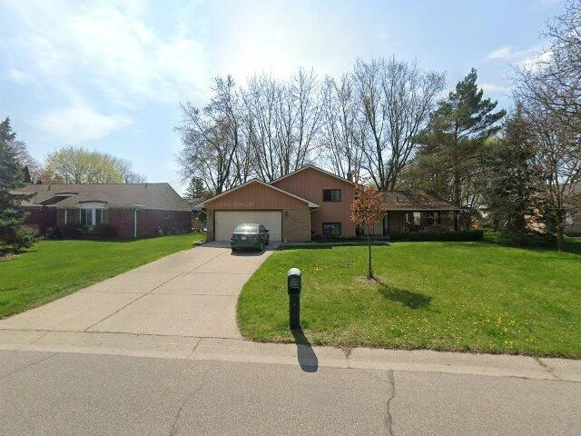 House image located at Rochester, MI 48307