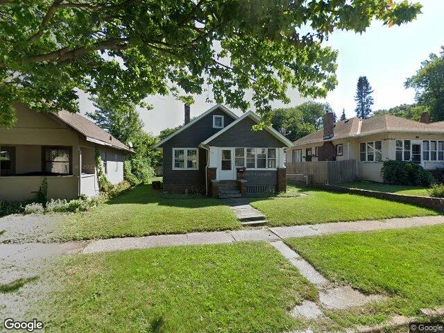 House image located at Moline, IL 61265