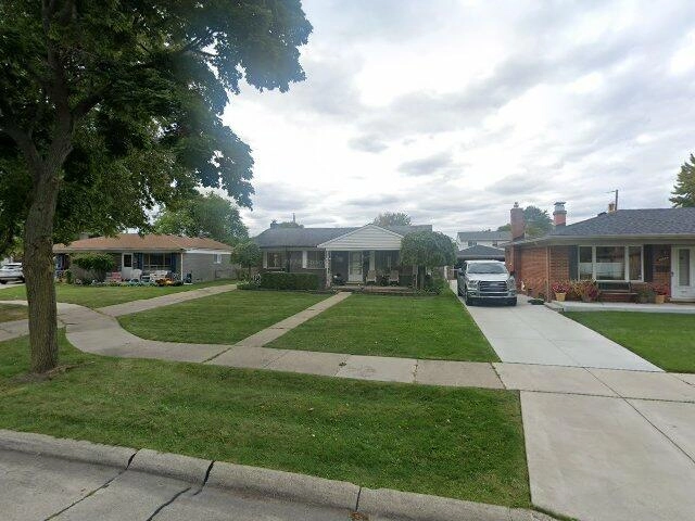 House image located at Warren, MI 48093