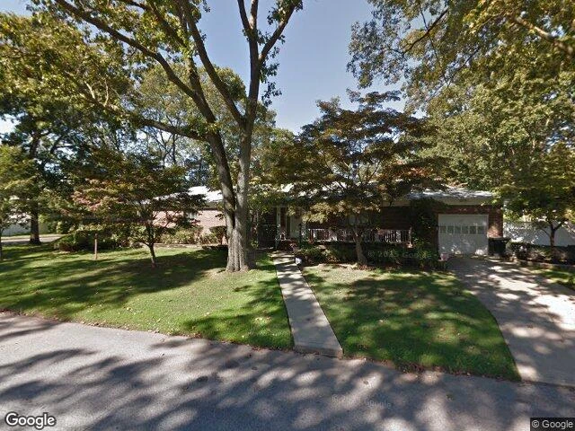 House image located at West Islip, NY 11795