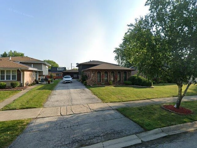 House image located at South Holland, IL 60473