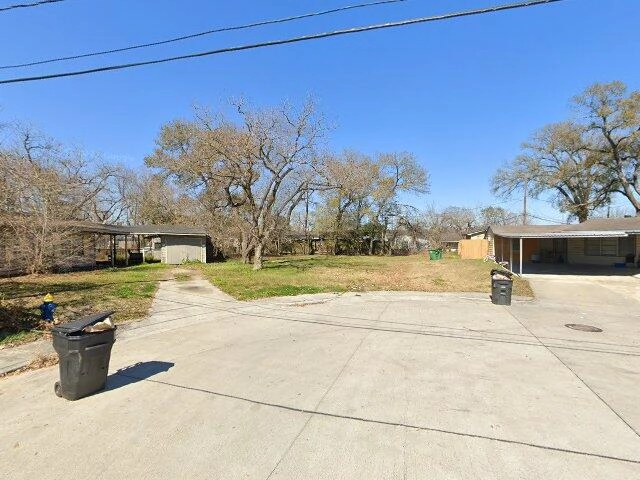 House image located at Houston, TX 77033