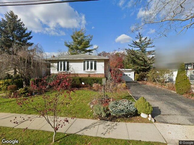 House image located at Hewlett, NY 11557