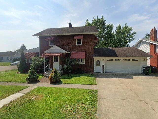 House image located at Uhrichsville, OH 44683