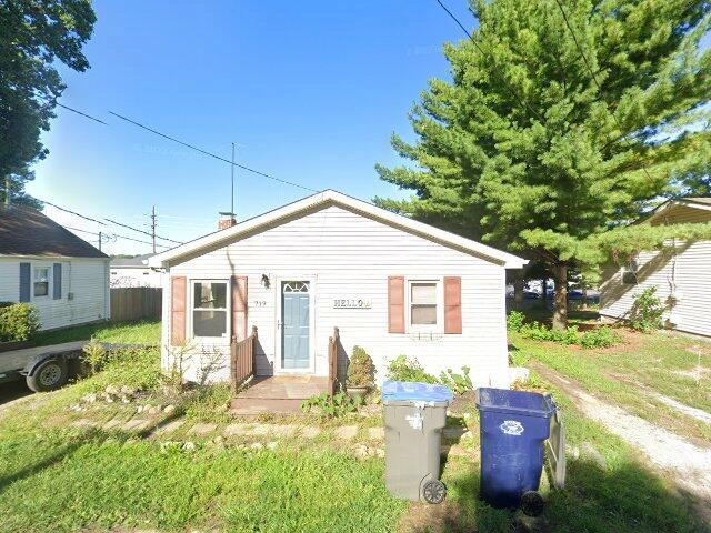 House image located at Warsaw, IN 46580