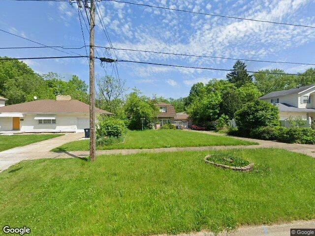 House image located at Akron, OH 44320
