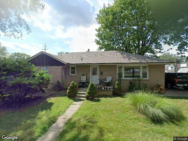 House image located at Pekin, IL 61554