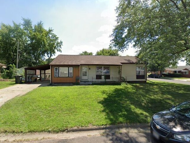 House image located at Pekin, IL 61554