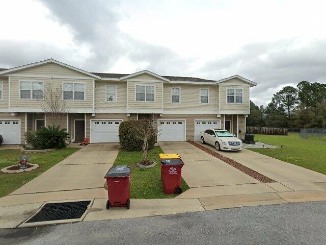 House image located at Crestview, FL 32539