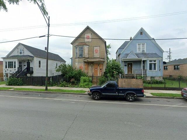 House image located at Chicago, IL 60609