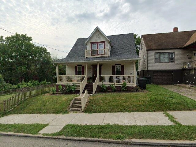 House image located at Dillonvale, OH 43917