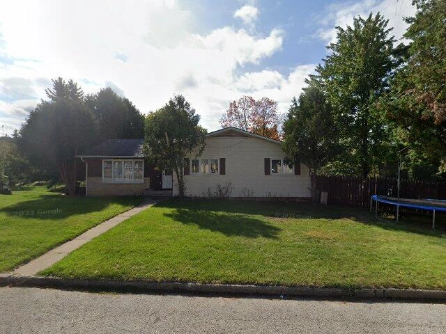 House image located at Iron Mountain, MI 49801