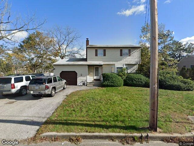 House image located at West Islip, NY 11795