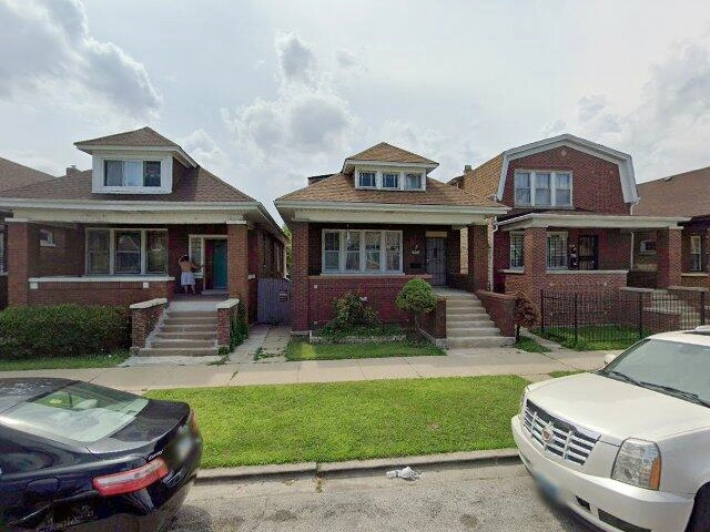 House image located at Chicago, IL 60609