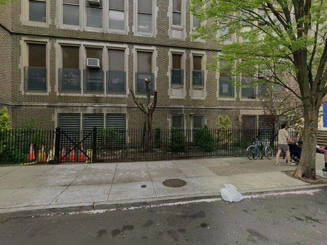 House image located at Pekin, IL 61554