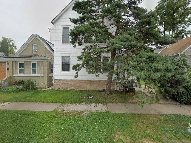 House image located at North Chicago, IL 60064