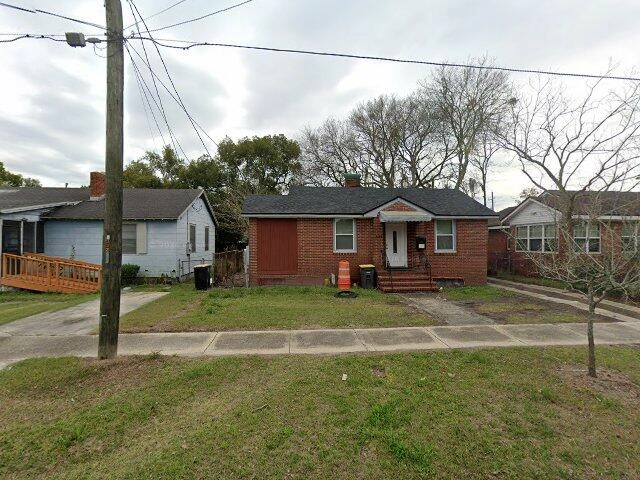 House image located at Davenport, IA 52806