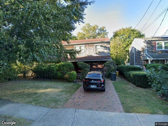 House image located at Hewlett, NY 11557