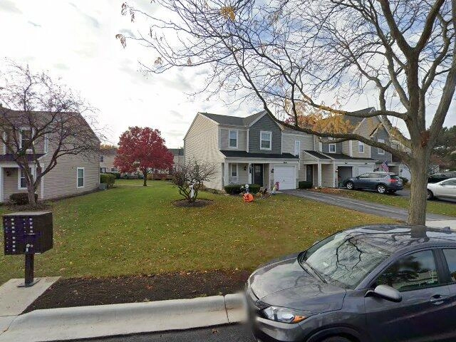 House image located at Elgin, IL 60123
