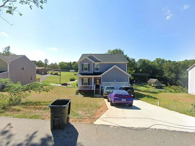 House image located at Hickory, NC 28601