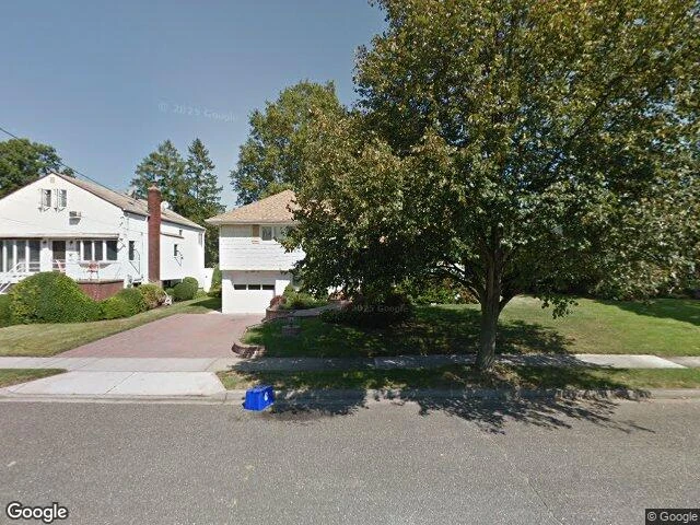 House image located at Oceanside, NY 11572