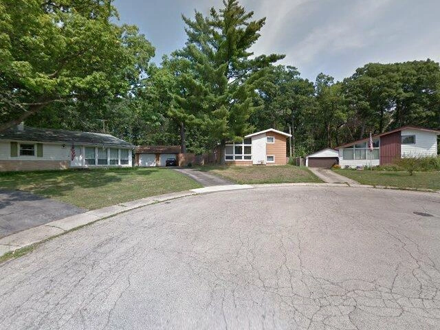 House image located at Carpentersville, IL 60110