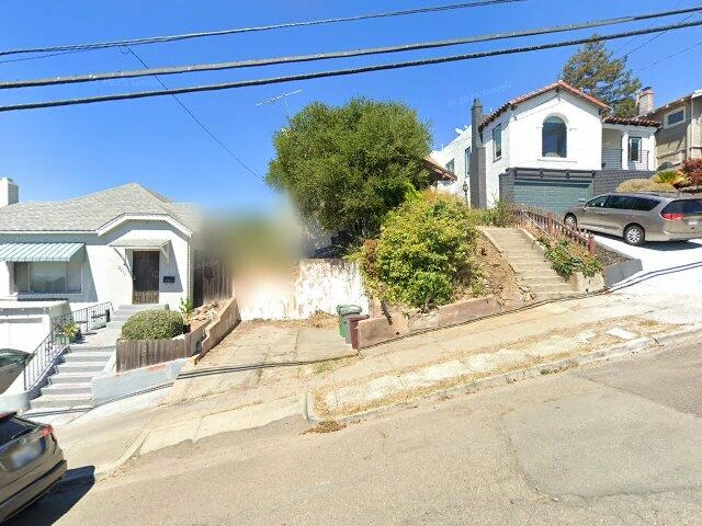 House image located at Oakland, CA 94602