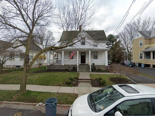 House image located at Hewlett, NY 11557