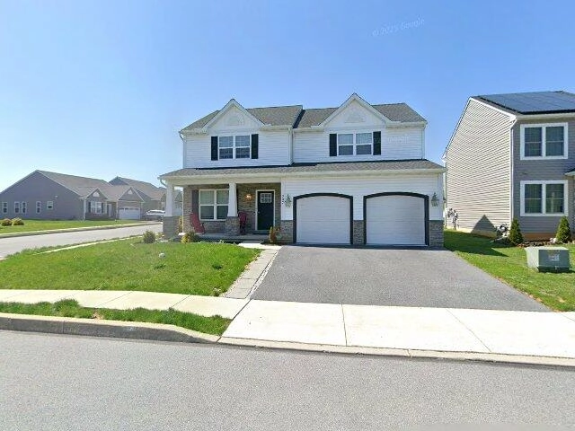 House image located at New Holland, PA 17557