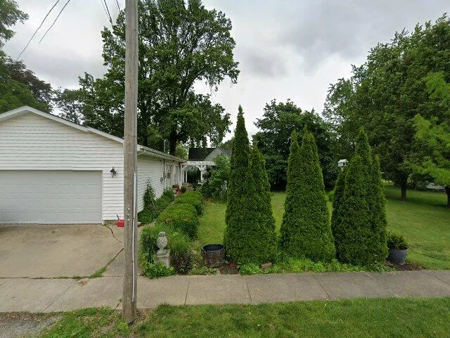 House image located at Oakland, IL 61943