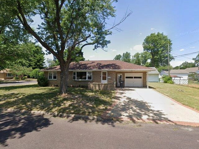 House image located at Pekin, IL 61554