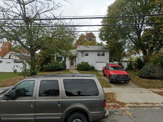 House image located at Farmingdale, NY 11735