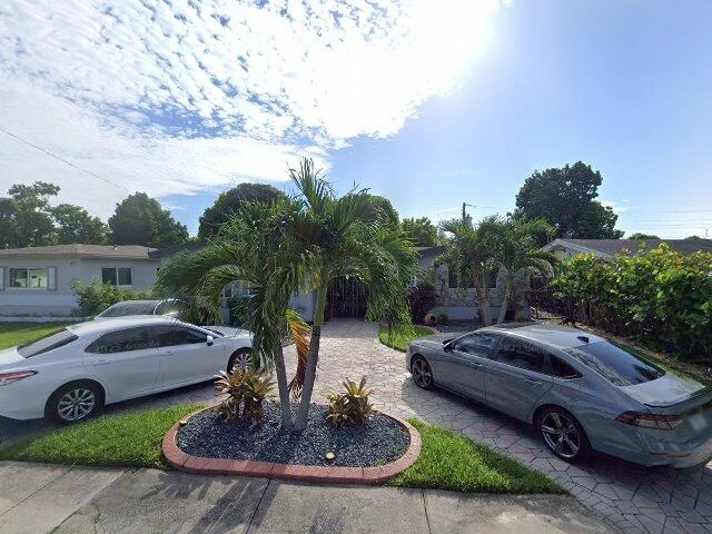 House image located at Hollywood, FL 33023