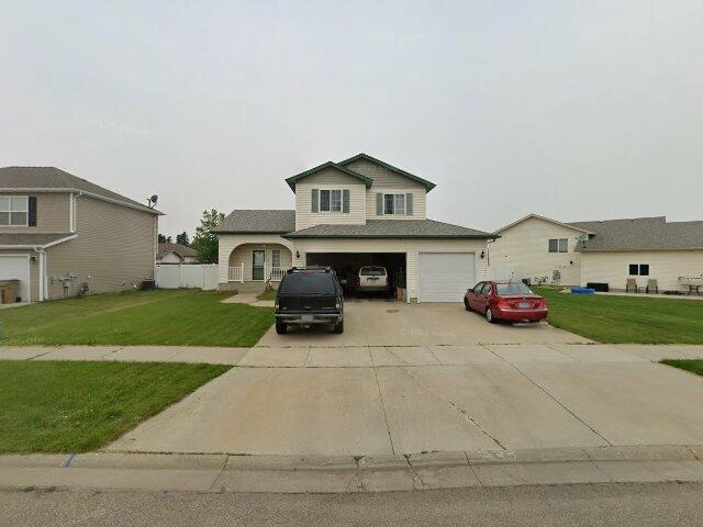 House image located at Minot, ND 58701