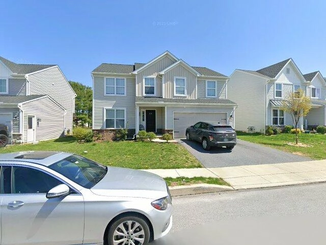 House image located at New Holland, PA 17557