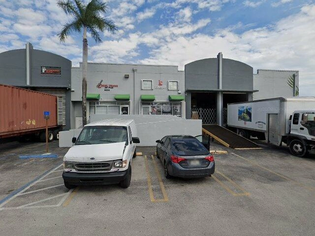 House image located at Miami, FL 33166