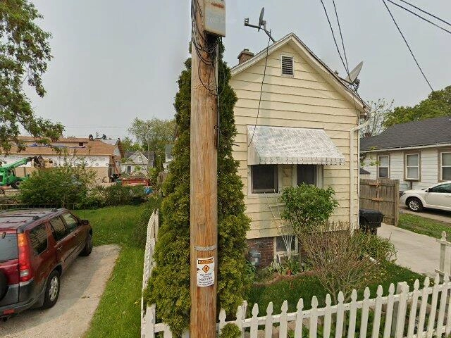 House image located at Racine, WI 53404