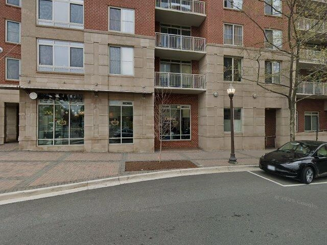 House image located at Arlington, VA 22203