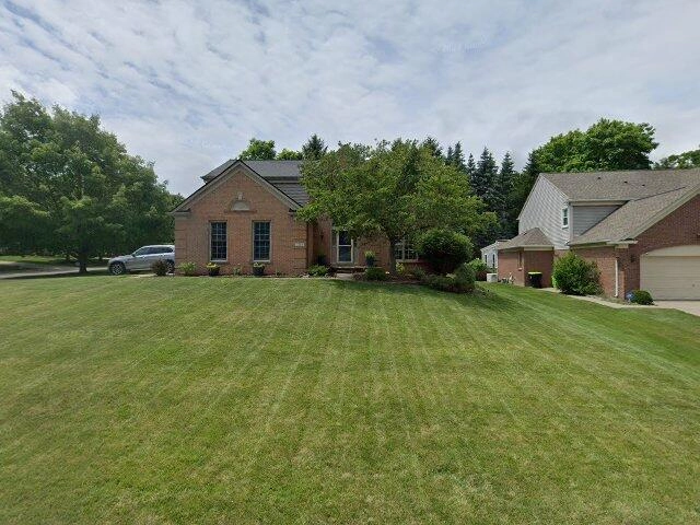 House image located at West Bloomfield, MI 48324