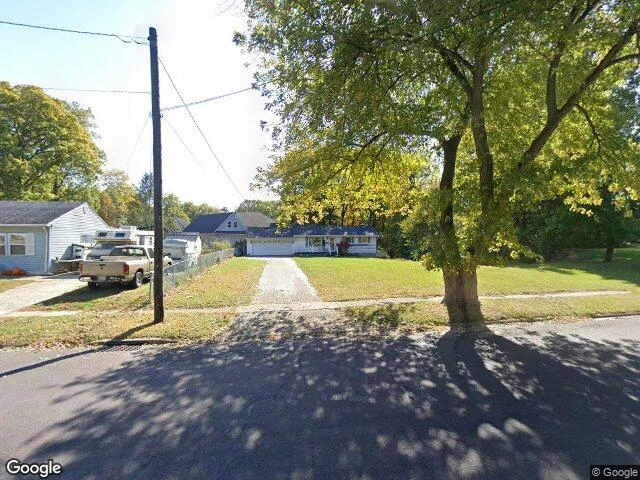 House image located at Pekin, IL 61554