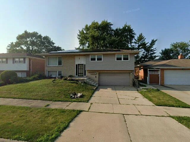 House image located at South Holland, IL 60473