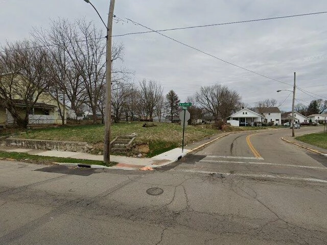 House image located at Davenport, IA 52804