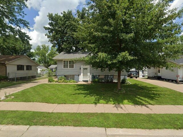 House image located at Davenport, IA 52804