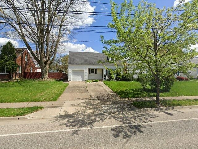 House image located at Akron, OH 44313