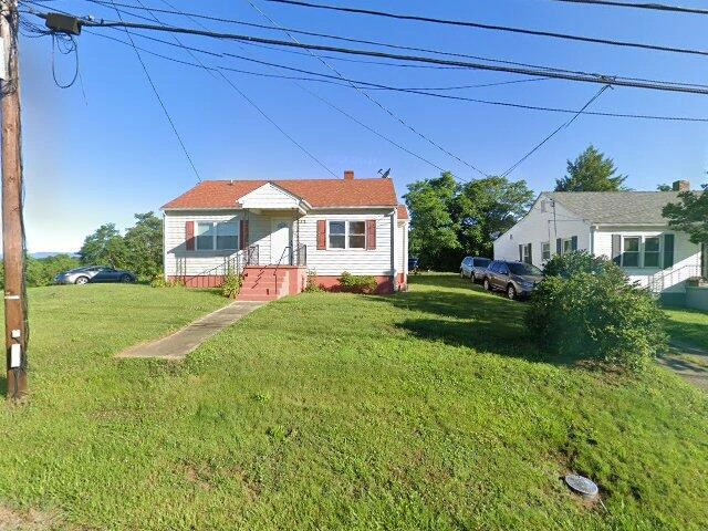 House image located at Vinton, VA 24179