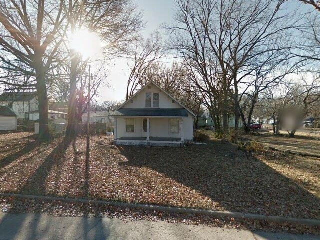 House image located at Topeka, KS 66604