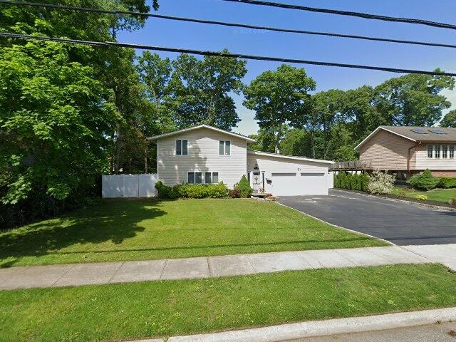 House image located at Commack, NY 11725