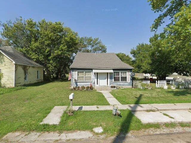 House image located at Iola, KS 66749