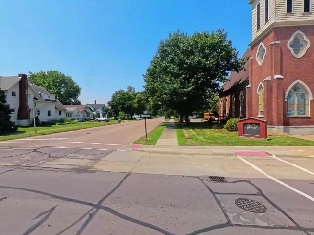House image located at Clinton, IA 52732