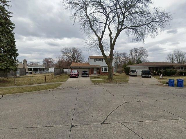 House image located at Warren, MI 48092